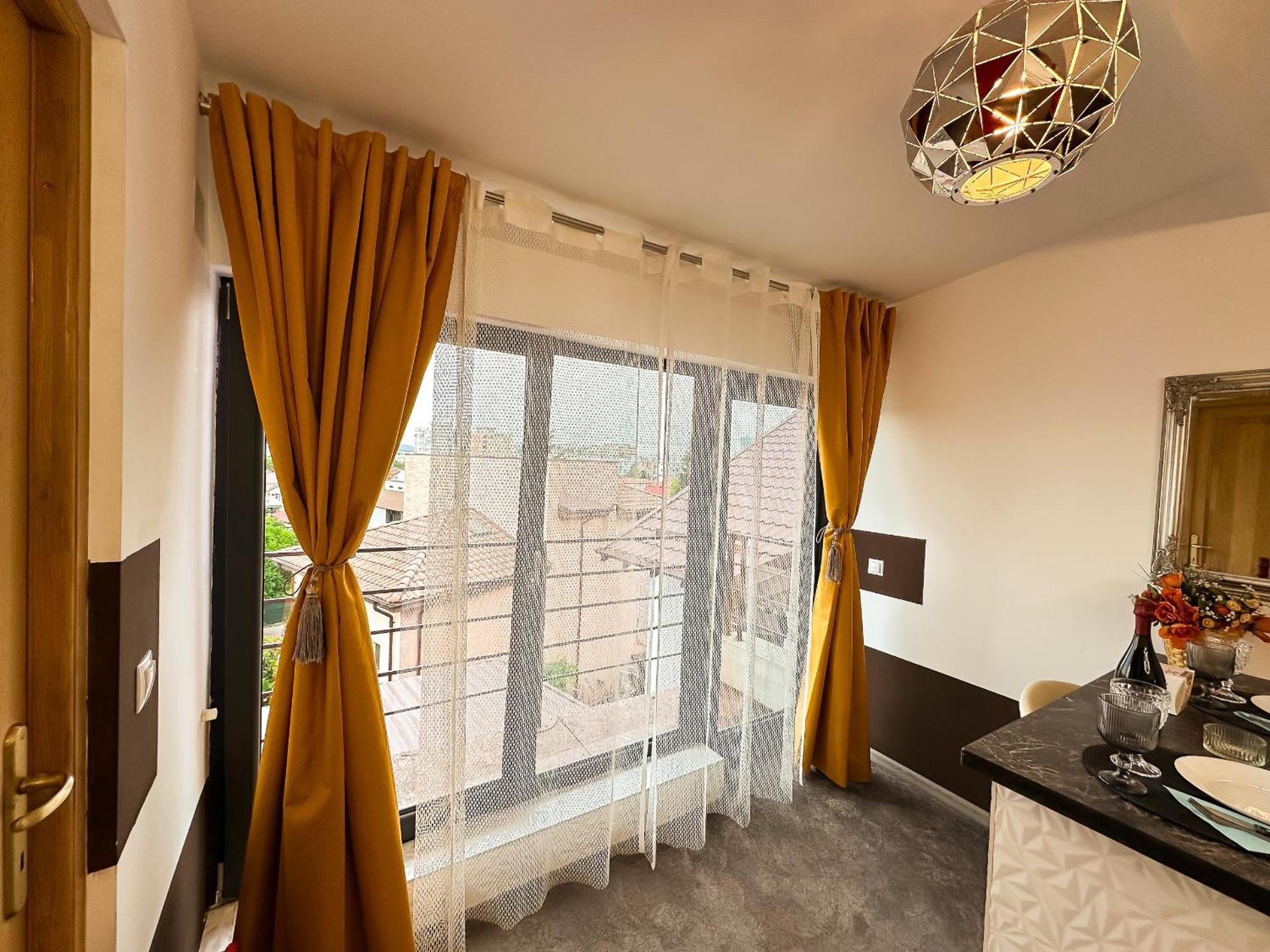 The Royal - Studio With Balcony & Panoramic View Κραϊόβα Εξωτερικό φωτογραφία