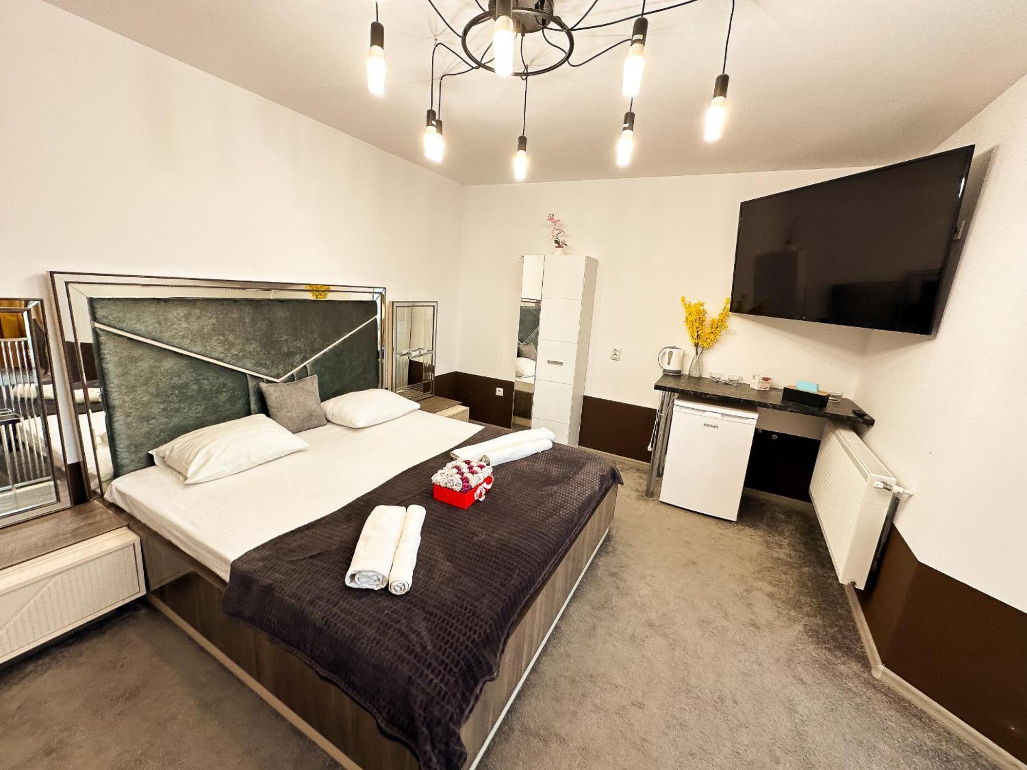 The Royal - Studio With Balcony & Panoramic View Κραϊόβα Εξωτερικό φωτογραφία