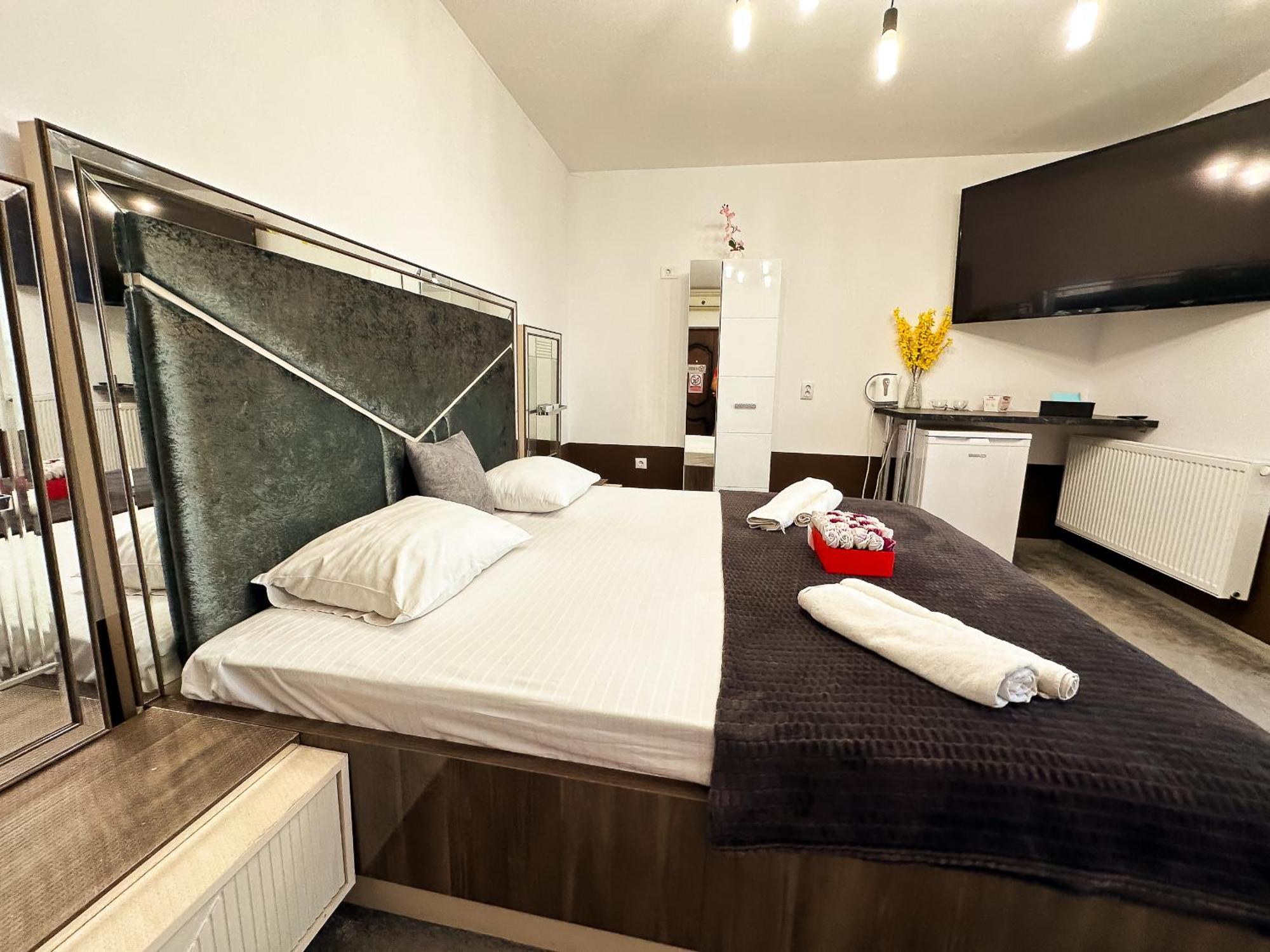 The Royal - Studio With Balcony & Panoramic View Κραϊόβα Εξωτερικό φωτογραφία