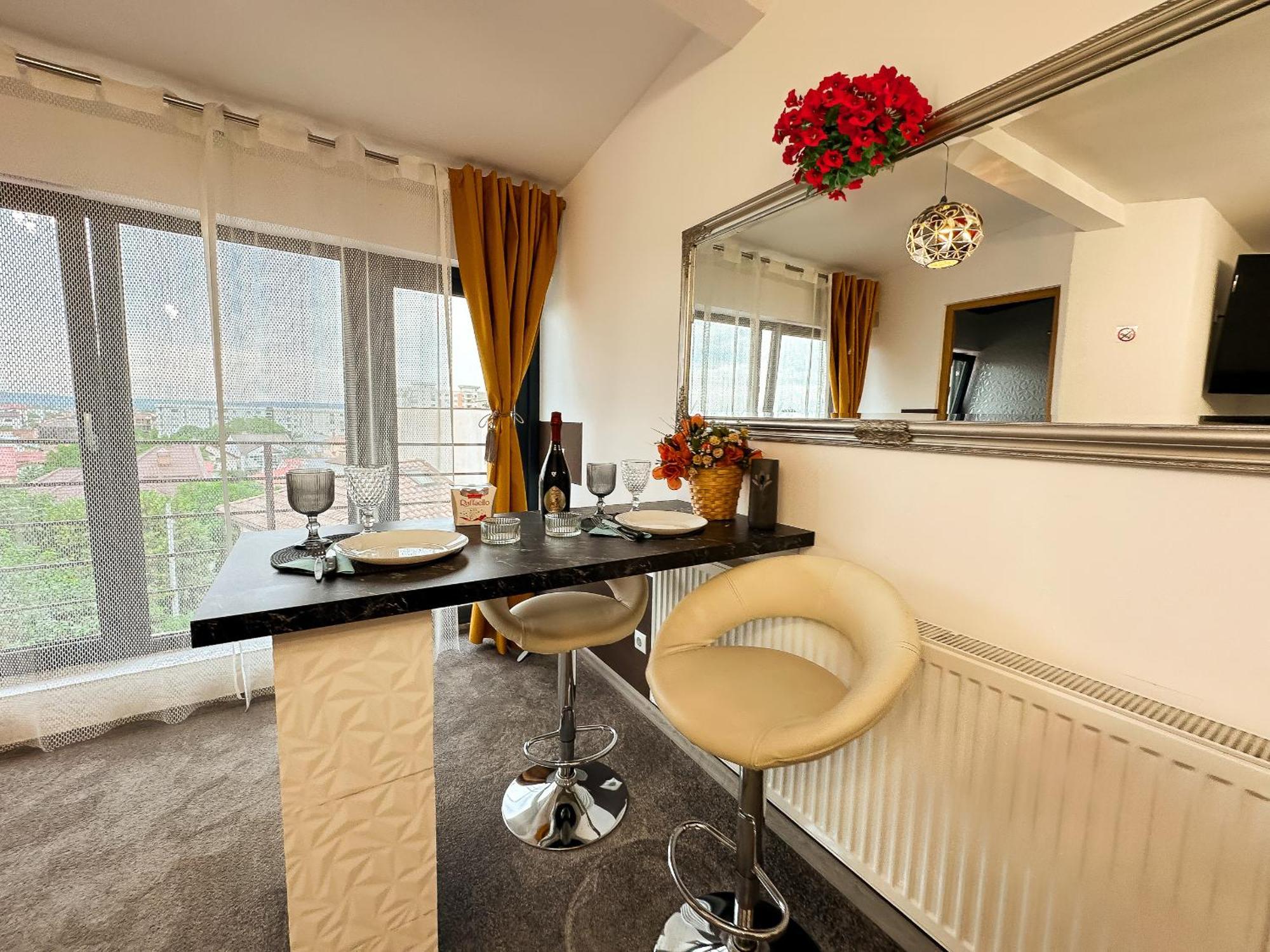 The Royal - Studio With Balcony & Panoramic View Κραϊόβα Εξωτερικό φωτογραφία