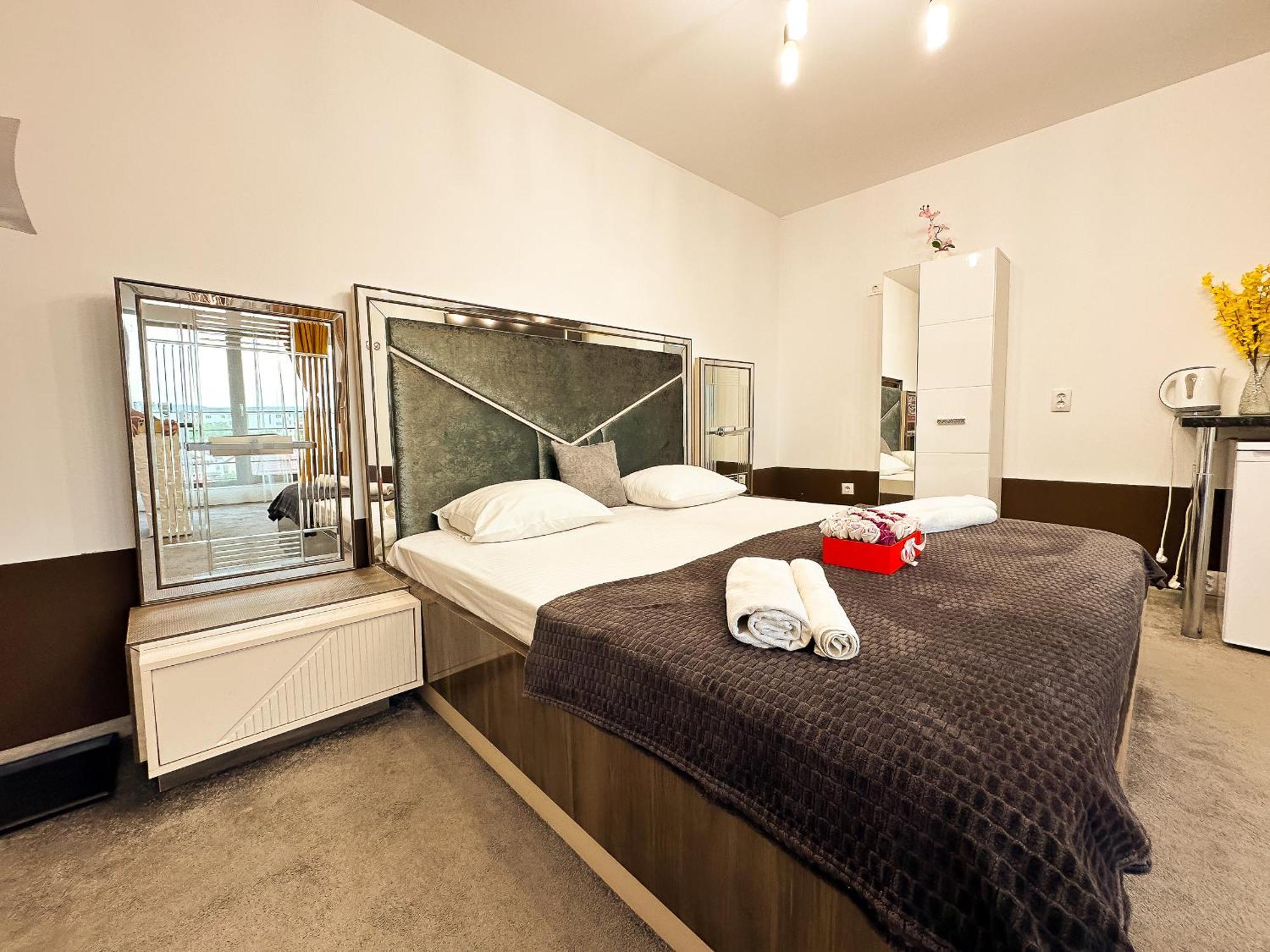 The Royal - Studio With Balcony & Panoramic View Κραϊόβα Εξωτερικό φωτογραφία